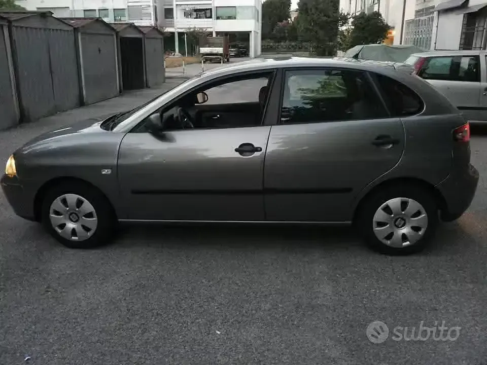 Usata Seat Ibiza 64 CV (47 kW) 2003 Grigio Utilitaria