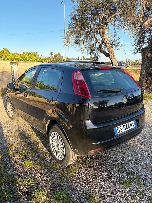 Usata Fiat Punto Easy 77 CV (56 kW) 2012 Nero Utilitaria