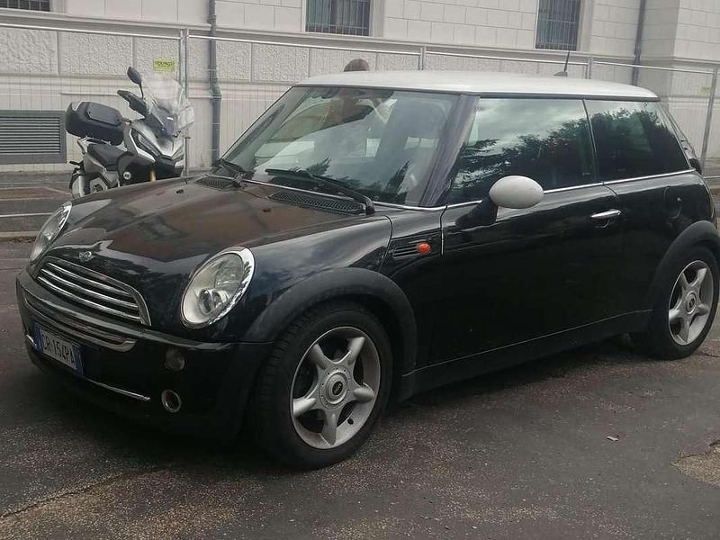 Usata Mini Cooper 116 CV (85 kW) 2004 Nero Utilitaria