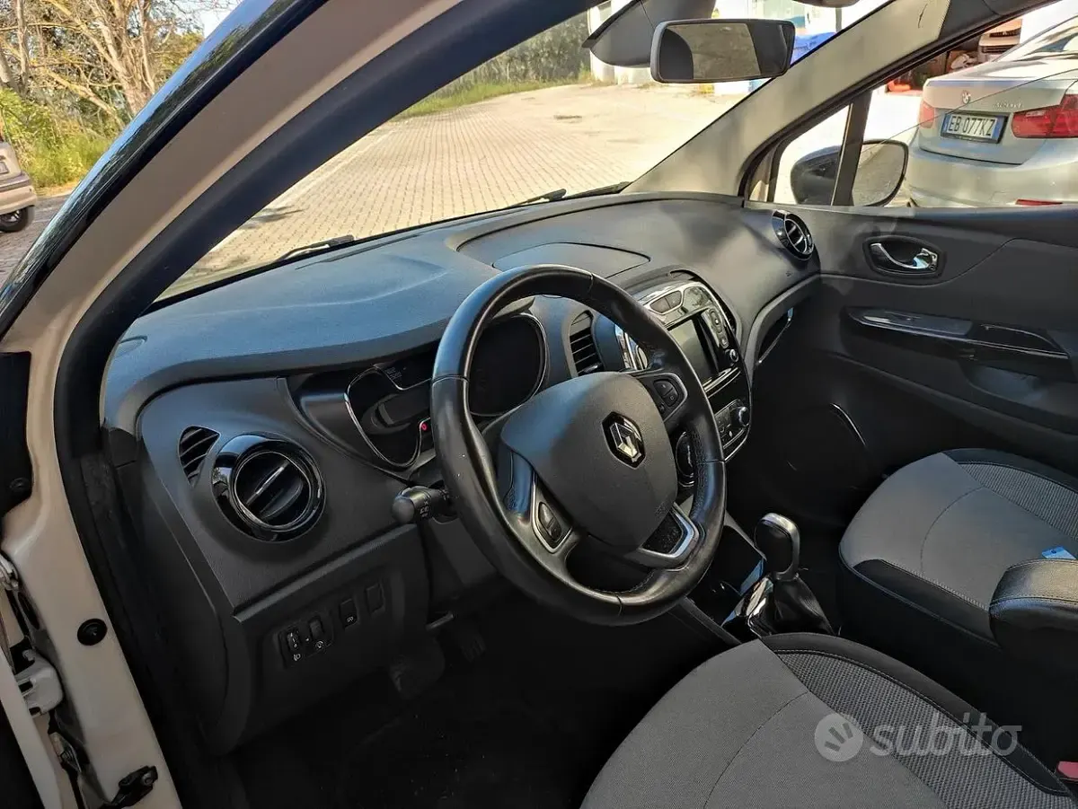 Usata Renault Captur 90 CV (66 kW) 2016 Beige SUV