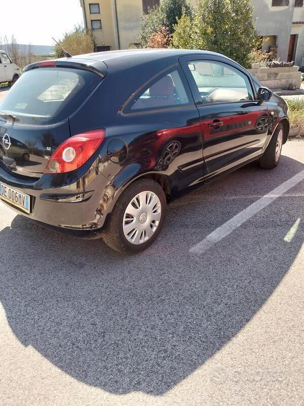 Nero Usata 2007 Opel Corsa Due volumi | 3500 € (Buon prezzo) - Immagine 1/4