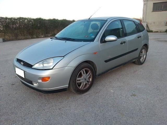 Usata Ford Focus Zetec 116 CV (85 kW) 2001 Grigio Berlina