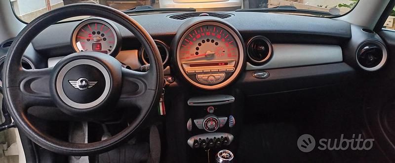 Usata Mini Cooper 75 CV (55 kW) 2010 Bianco Utilitaria