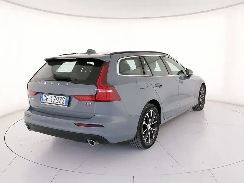 Usata Volvo V60 Business Edition 163 CV (119 kW) 2021 Grigio Station wagon