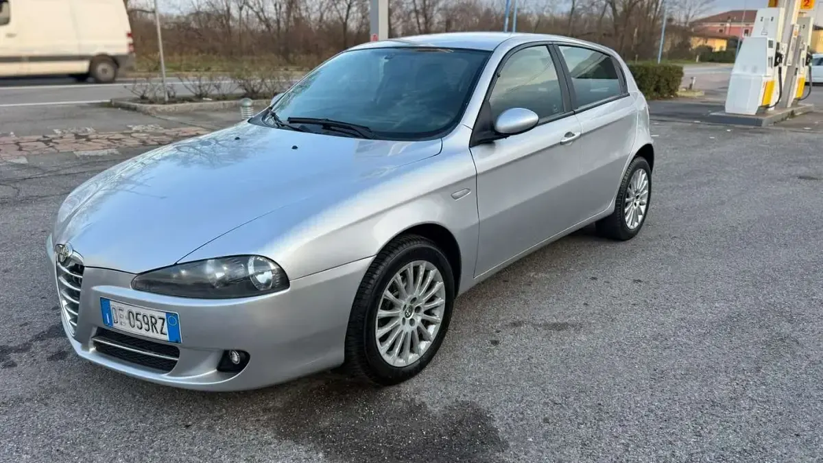 Usata Alfa Romeo 147 Distinctive 105 CV (77 kW) 2007 Utilitaria