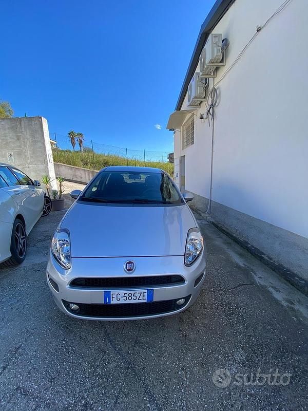 Grigio Usata 2017 Fiat Punto Street Due volumi | 7800 € (Buon prezzo) - Immagine 1/4