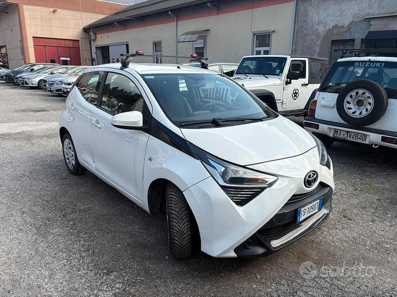 Usata Toyota Aygo Business Edition 72 CV (52 kW) 2018 Bianco Utilitaria