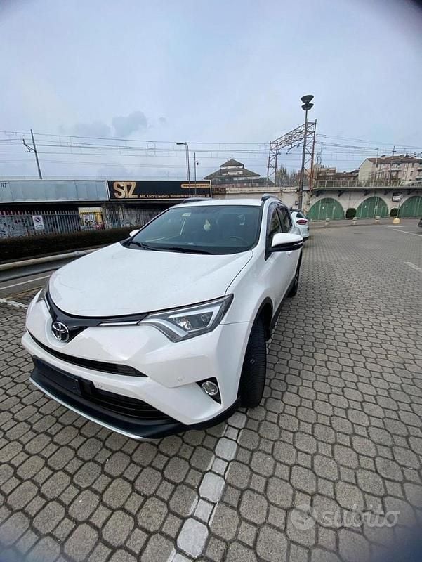 Usata Toyota RAV4 150 CV (110 kW) 2016 Bianco SUV