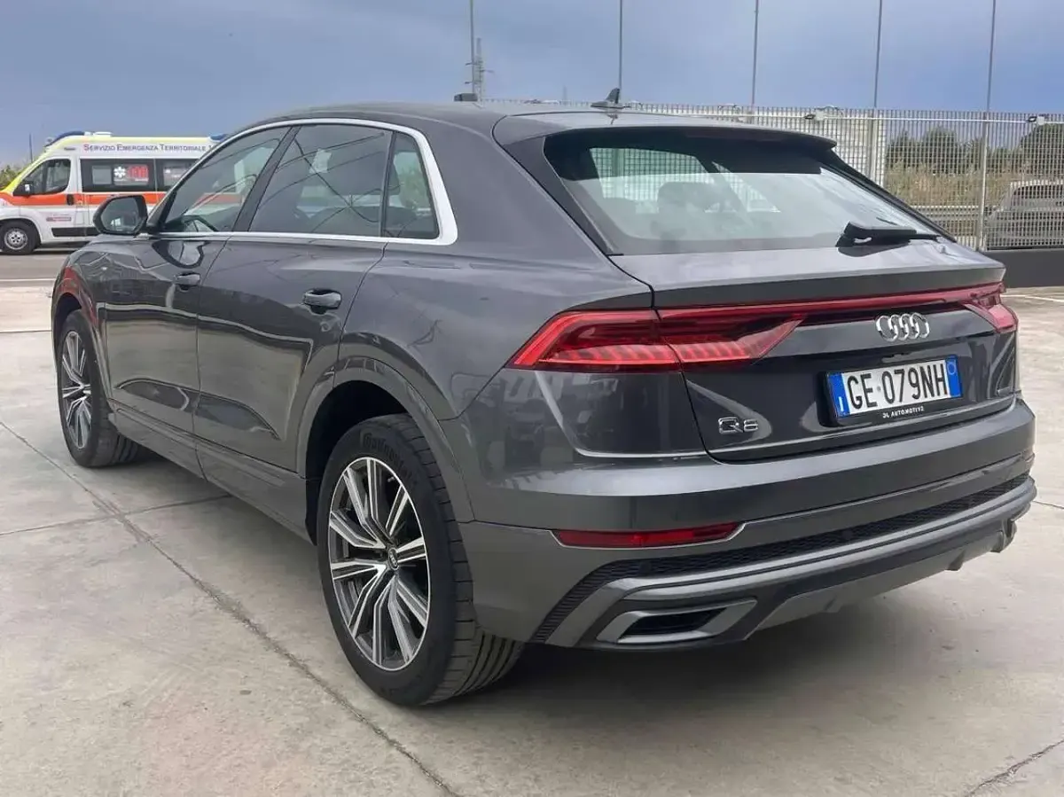 Usata Audi Q8 286 CV (210 kW) 2021 Grigio SUV