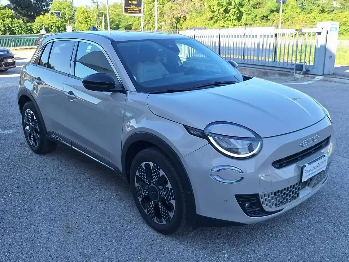 Usata Fiat 600 La Prima 101 CV (74 kW) 2025 Beige SUV