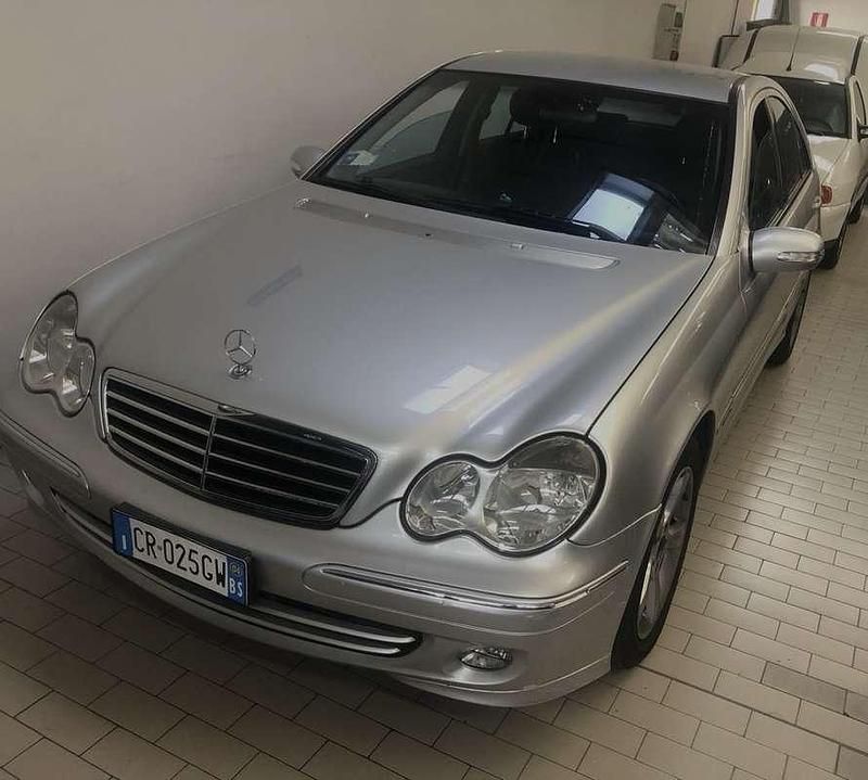 Usata Mercedes C220 Avantgarde 150 CV (110 kW) 2004 Berlina