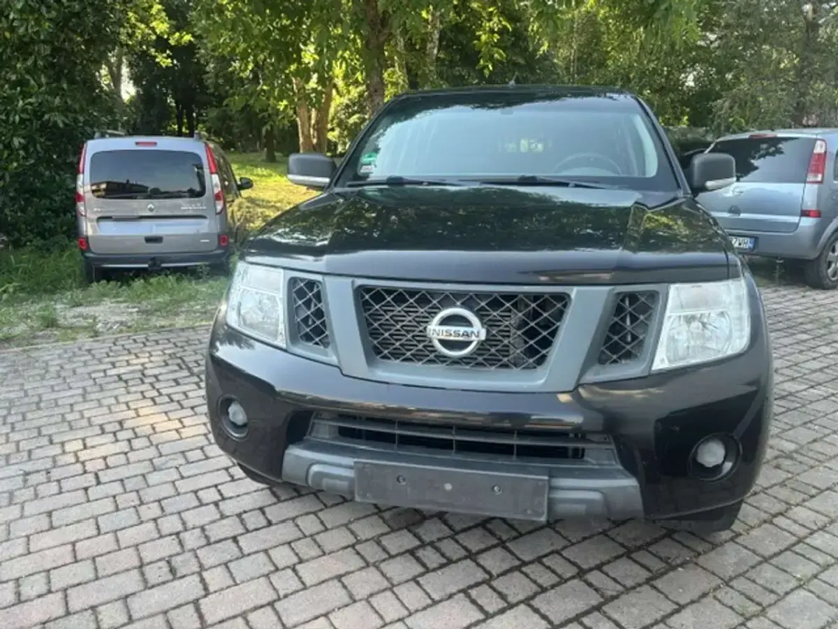 Usata Nissan Navara XE 190 CV (139 kW) 2013 Nero Pick-up
