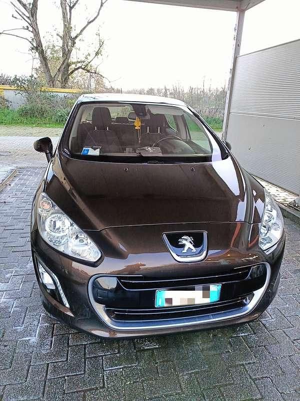 Usata Peugeot 308 Active 111 CV (81 kW) 2012 Marrone Berlina