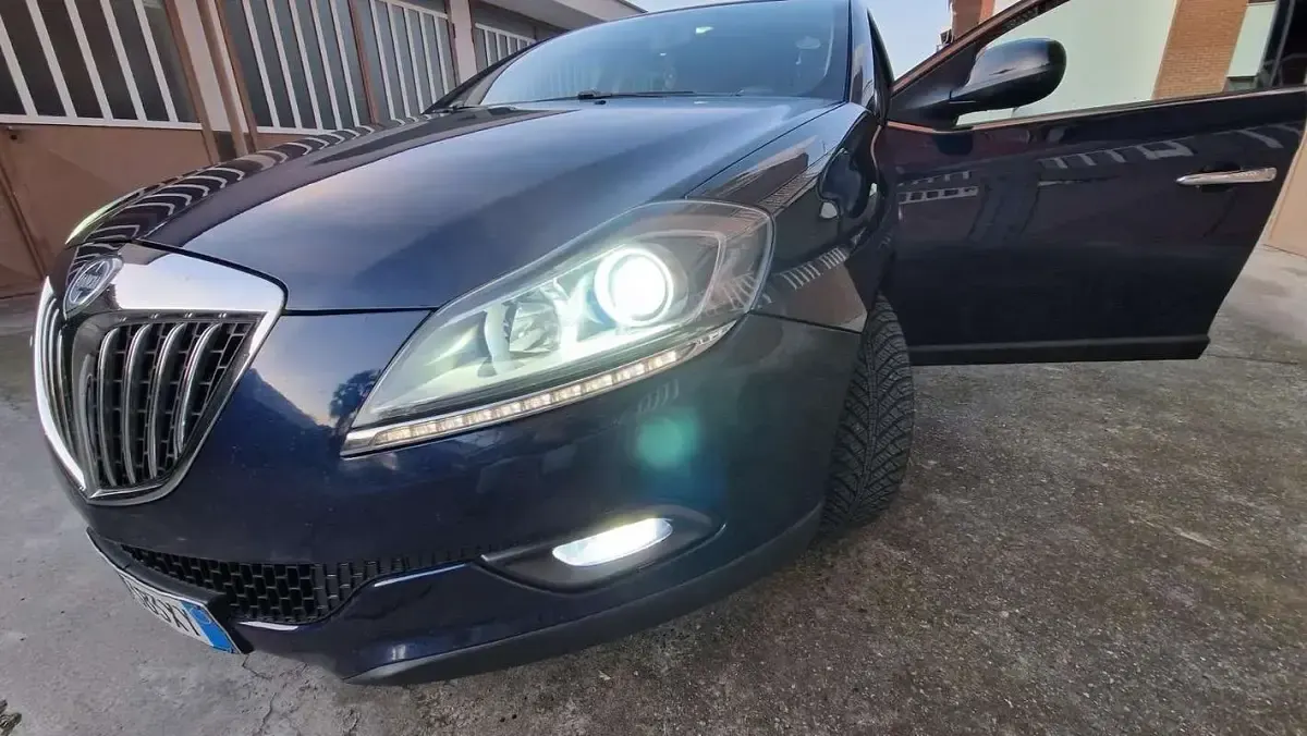 Usata Lancia Delta 120 CV (88 kW) 2009 Utilitaria