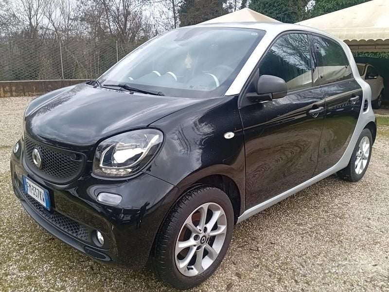 Nero Usata 2017 Smart ForFour Utilitaria | 10.500 € (Buon prezzo) - Immagine 1/4