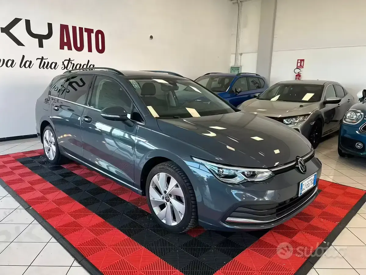 Usata VW Golf VIII Style 116 CV (85 kW) 2022 Grigio Station wagon