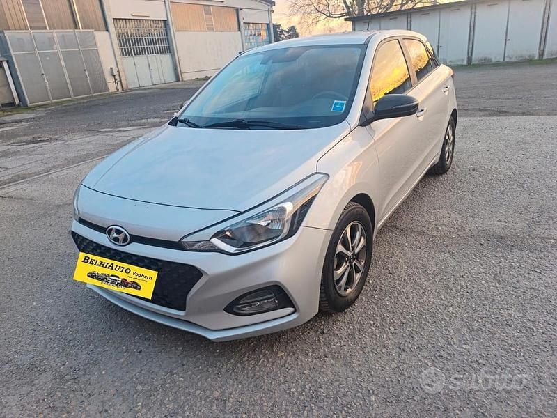 Usata Hyundai i20 74 CV (54 kW) 2020 Grigio Berlina