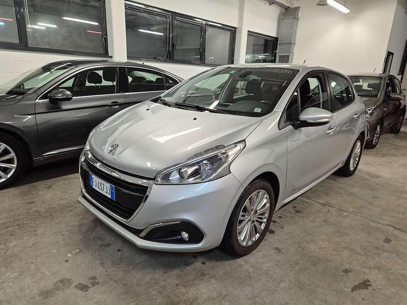 Argento Usata 2017 Peugeot 208 Allure Due volumi | 6800 € (Ottimo prezzo) - Immagine 1/4