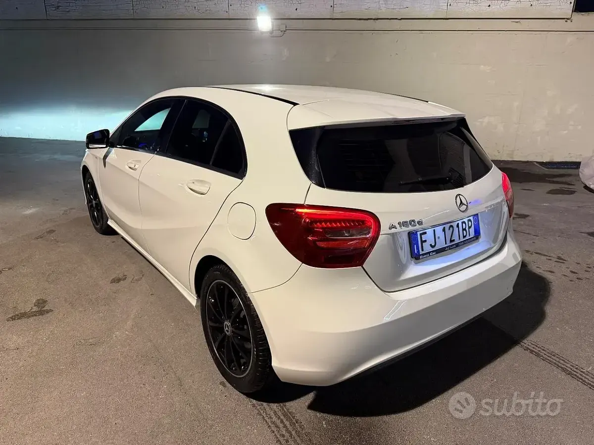 Usata Mercedes A160 102 CV (75 kW) 2017 Bianco Utilitaria