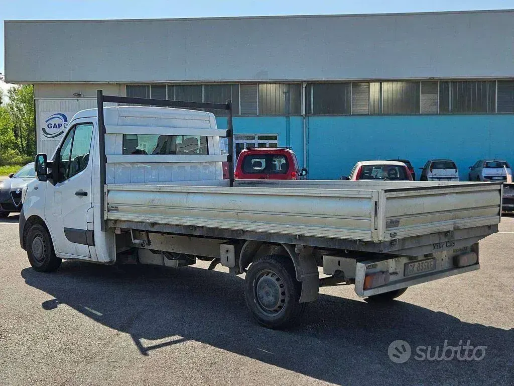 Usata Renault Master 145 CV (106 kW) 2023 Grigio Monovolume
