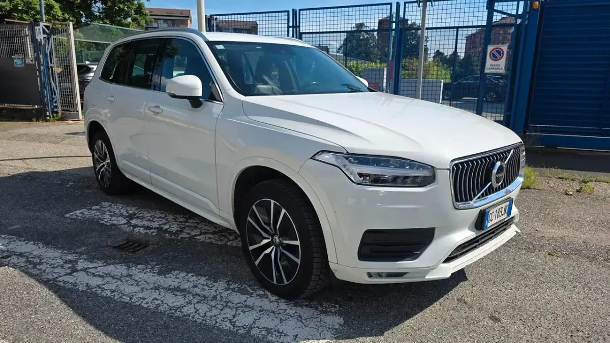 Usado Volvo XC90 Momentum 235 HP (172 kW) 2020 Branco SUV