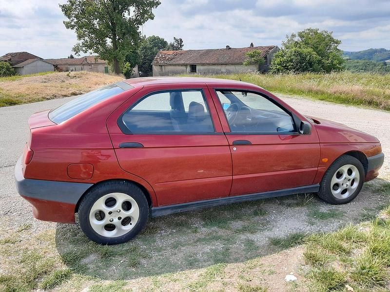 Usata Alfa Romeo 146 120 CV (88 kW) 1997 Rosso Utilitaria