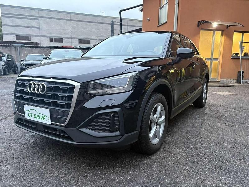 Nero brillante metallizzato Usata 2023 Audi Q2 Ambiente SUV | 25.500 € (Ottimo prezzo) - Immagine 1/4