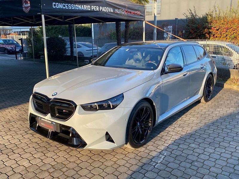 Grigio Usata 2025 BMW M5 Station wagon | 160.555 € (Buon prezzo) - Immagine 1/4