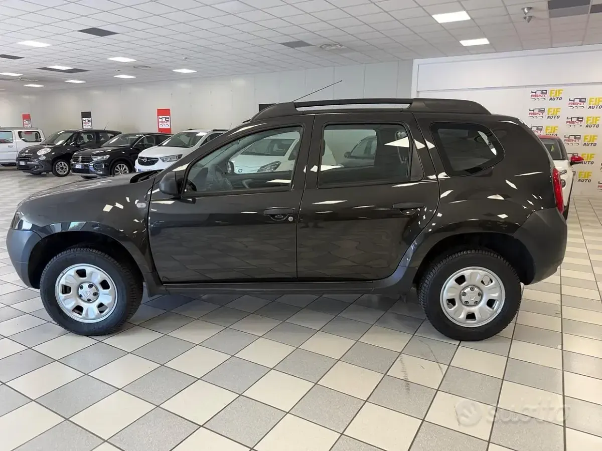 Usata Dacia Duster Lauréate 90 CV (66 kW) 2013 Nero SUV