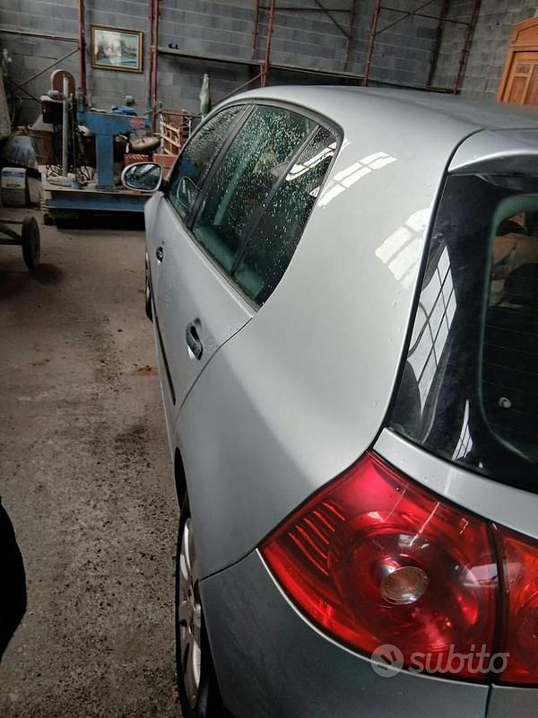 Usata VW Golf IV 105 CV (77 kW) 2004 Grigio Berlina