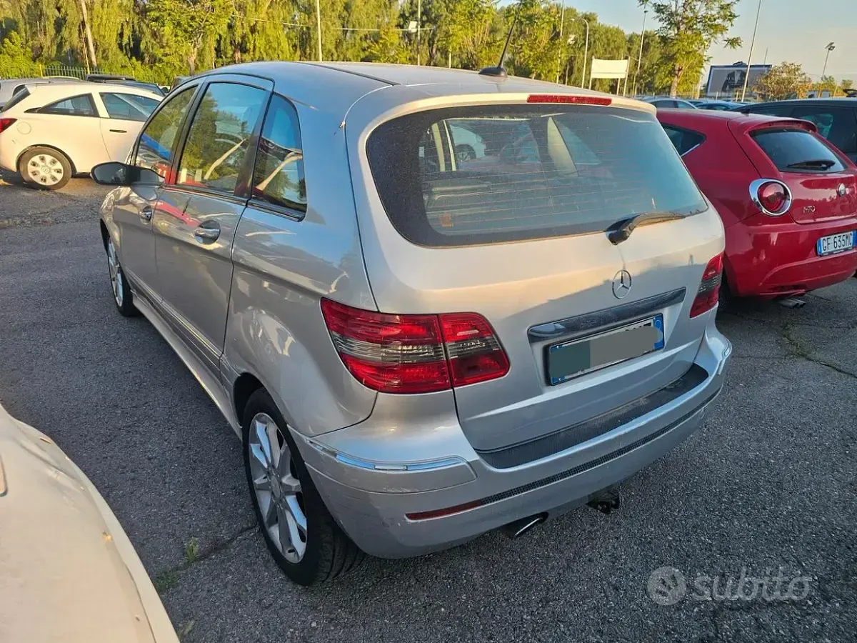 Usata Mercedes B180 Chrome 109 CV (80 kW) 2008 Grigio Monovolume