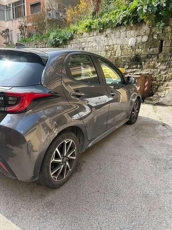 Usata Toyota Yaris Hybrid Trend 116 CV (85 kW) 2022 Grigio Berlina