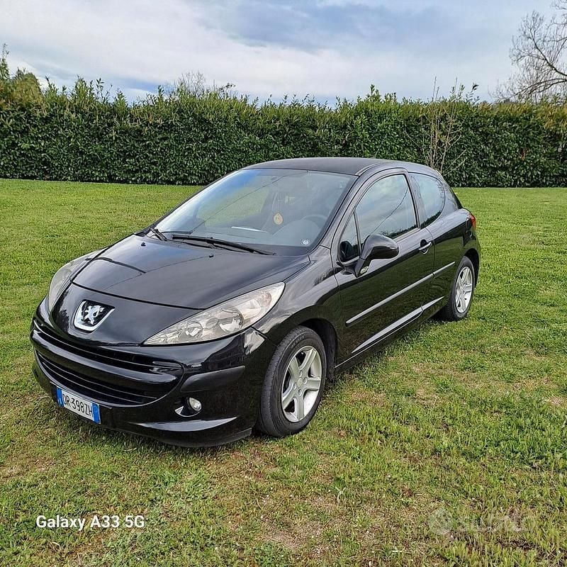 Usata Peugeot 207 88 CV (64 kW) 2008 Nero Utilitaria