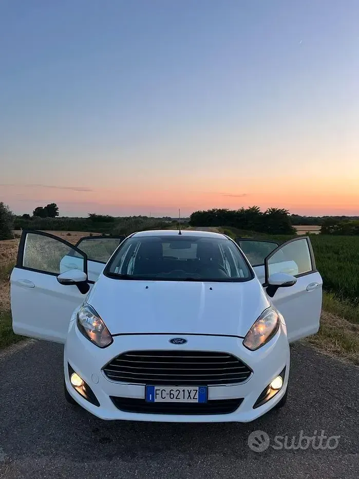 Usata Ford Fiesta 75 CV (55 kW) 2016 Bianco Utilitaria