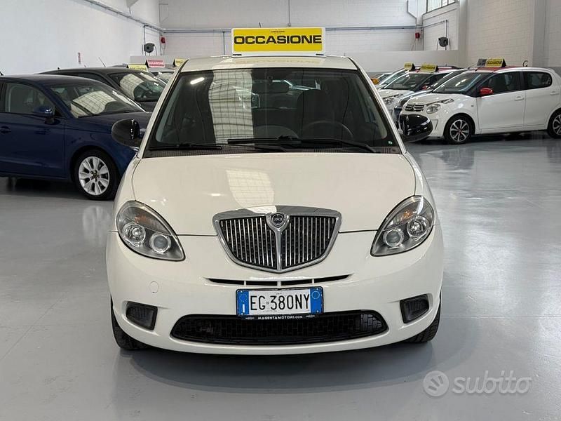 Usata Lancia Ypsilon 69 CV (50 kW) 2011 Bianco Utilitaria