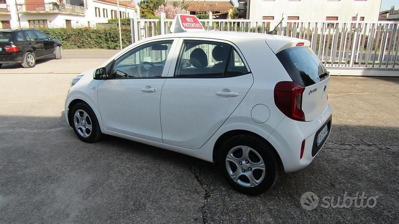 Gebraucht Kia Picanto Active 67 PS (49 kW) 2018 Weiß Kleinwagen