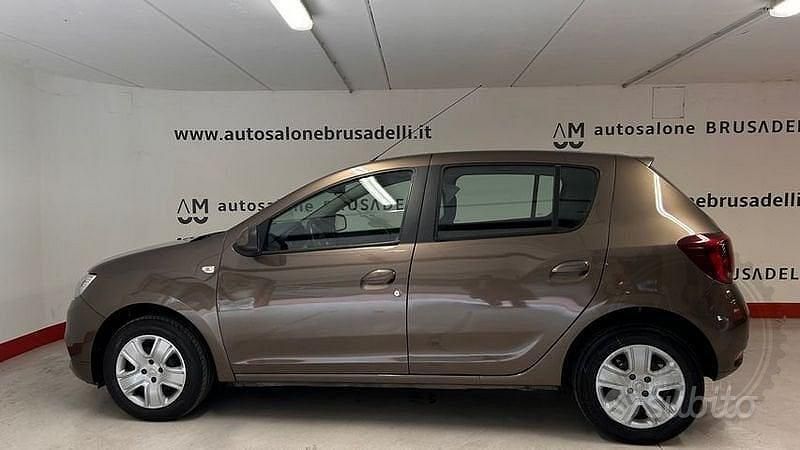 Usata Dacia Sandero Comfort 75 CV (55 kW) 2019 Marrone Berlina