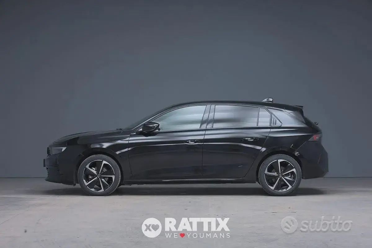 Usado Opel Astra S 131 CV (96 kW) 2025 Negro Berlina