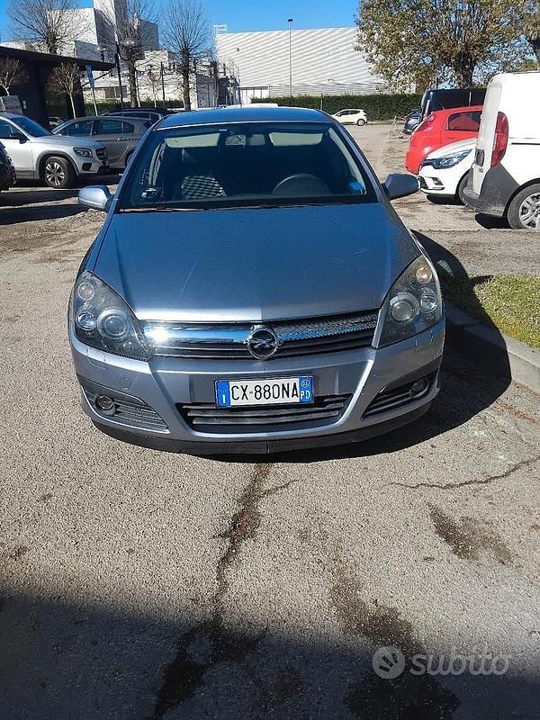 Usata Opel Astra 150 CV (110 kW) 2005 Berlina
