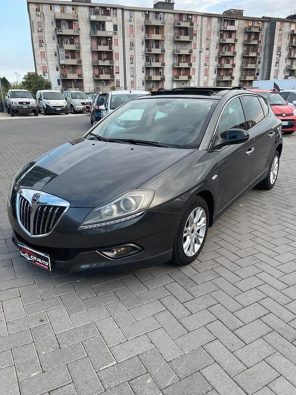 Usata Lancia Delta Platinum 120 CV (88 kW) 2011 Grigio Utilitaria