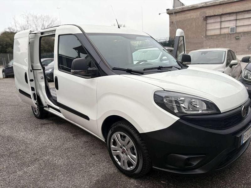 Usata Fiat Doblò Lounge 95 CV (69 kW) 2021 Bianco Monovolume