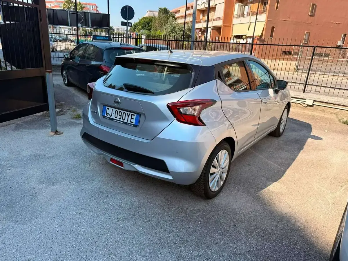 Usata Nissan Micra Acenta 92 CV (67 kW) 2022 Argento Utilitaria