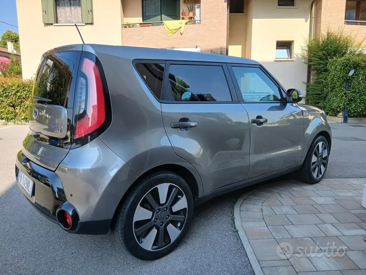 Usata Kia Soul 136 CV (100 kW) 2017 Grigio SUV