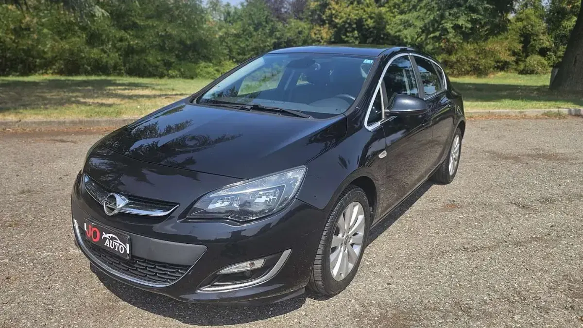 Usata Opel Astra Cosmo 131 CV (96 kW) 2014 Nero Berlina
