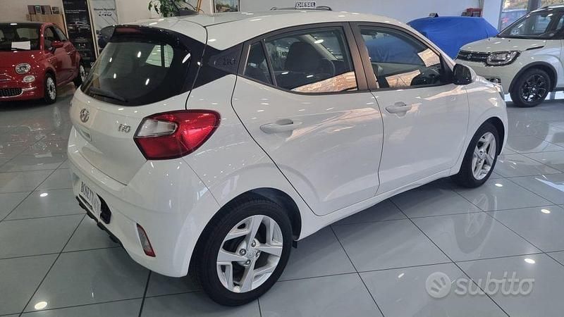 Usata Hyundai i10 67 CV (49 kW) 2023 Bianco Utilitaria