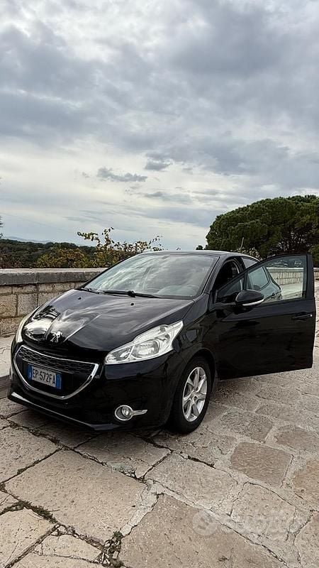 Usata Peugeot 208 2013 Nero Utilitaria