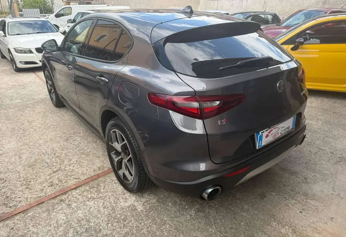 Usata Alfa Romeo Stelvio Super 209 CV (153 kW) 2019 Grigio SUV