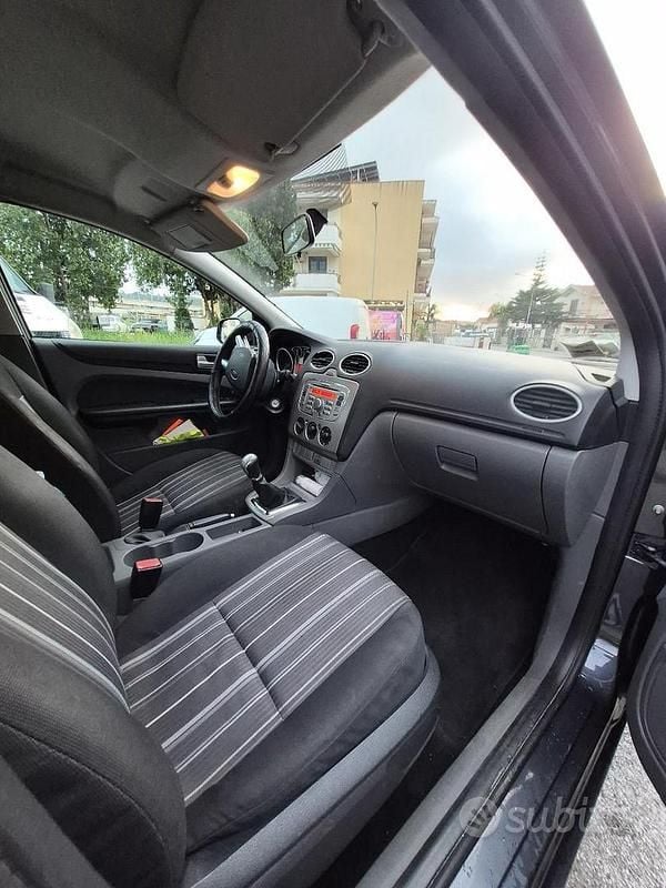 Usata Ford Focus Style 110 CV (80 kW) 2009 Grigio Station wagon