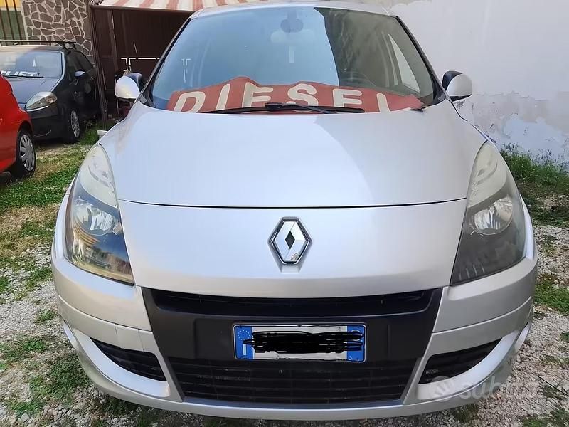 Usata Renault Scénic III 110 CV (80 kW) 2012 Grigio Monovolume