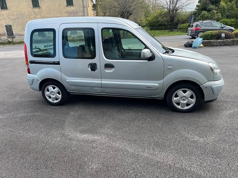 Usata Renault Kangoo Luxe 75 CV (55 kW) 2006 Grigio Monovolume